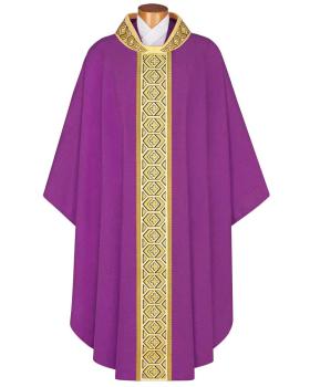 Kasel violett mit Kragen, 125 cm lang, 154 cm breit