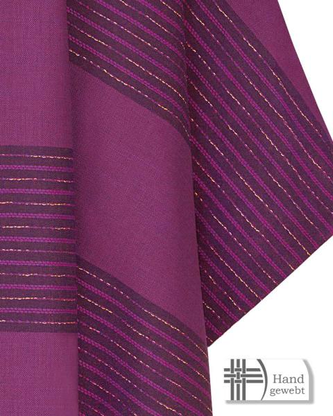 Kasel violett  mit goldgesticktem  Kreuz, Innenstola