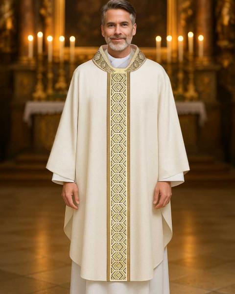 Kasel weiß mit Kragen, 125 cm lang, 154 cm breit