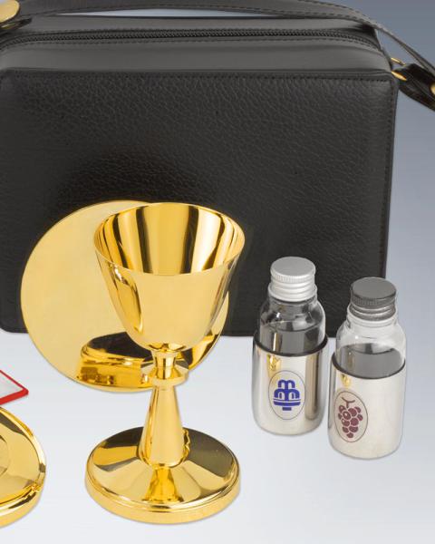 Mass set, carrying case with shoulder strap