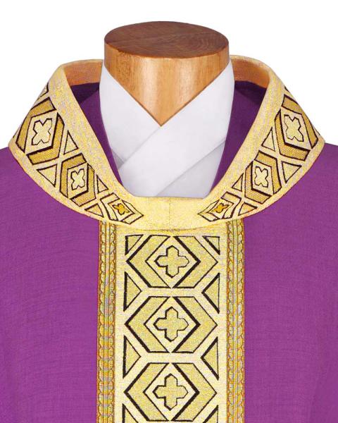 Kasel violett mit Kragen, 125 cm lang, 154 cm breit