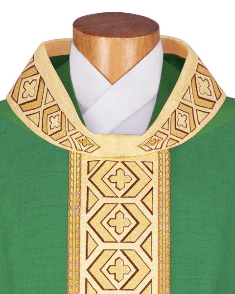 Kasel grün mit Kragen, 125 cm lang, 154 cm breit