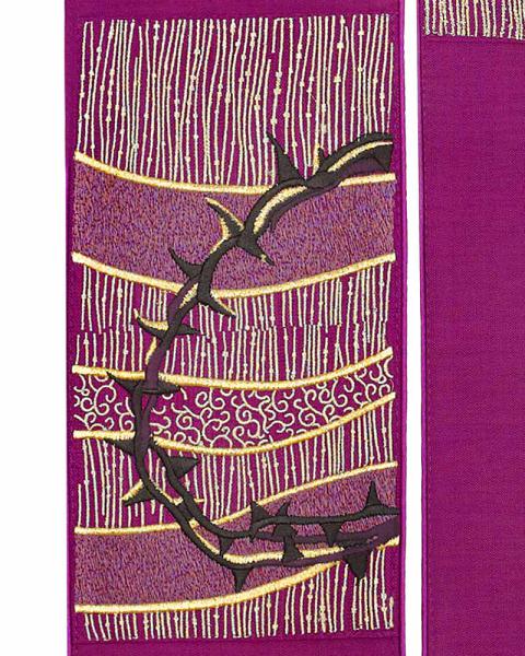 Stola violett mit gesticktem Kreuz, 125 cm lang