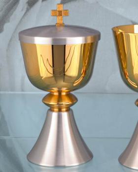 Ziborium mit matt versilbertem Fuß und Deckel