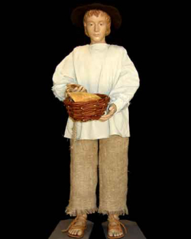 Hirtenjunge mit Korb - 90 cm-Figur