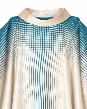 Preview: Marienkasel "Fonte" 100% Seide mit blauen Wellen