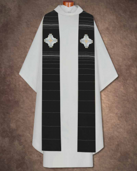 Stola mit gesticktem Kreuz 70 % Wolle 30 % Seide