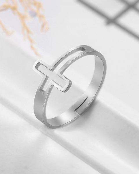 Ring - mit Kreuz durchbrochen